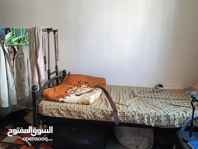 Executive Bed Space available for Muslim Executive Bachelor preferable pakistan in 2BH Rent\