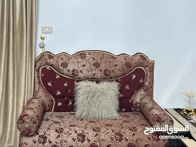 جلسة استقبال فخمة جدا وقماش متين ونظيف .. ومساند متينة