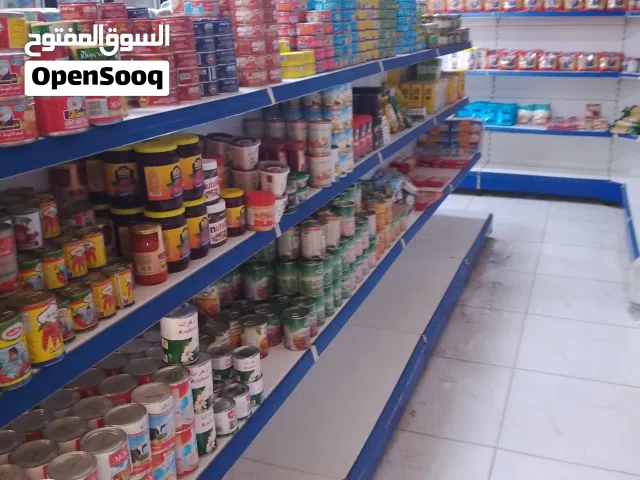 محل مساحته تقريبا100متر جاهز بالمعدات للإيجار