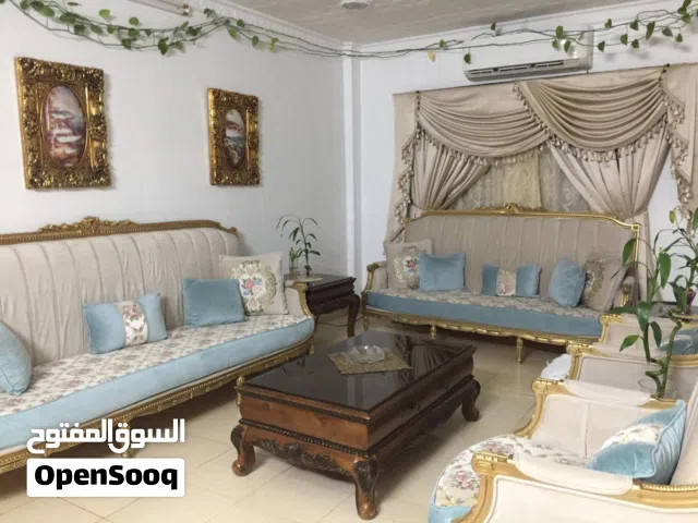 طقم خشب مصري مع قواعد خشب للمقاعد