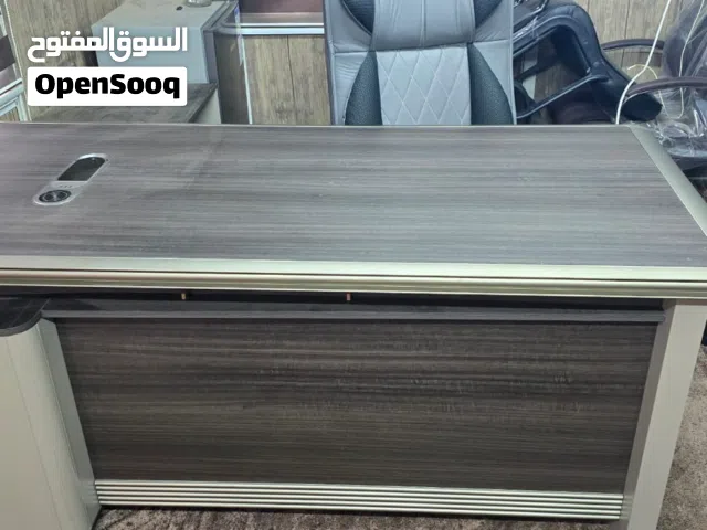 مكتب غير مستعمل للبيع