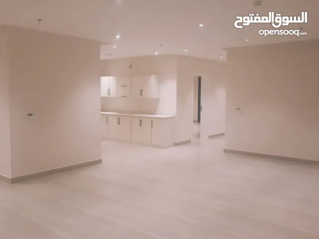 شقه بحي الملقا الرياض من ثلاث غرف دورتين مياه مطبخ راكب اجار 1500 بالشهر الشامل الكهرباء والمويه