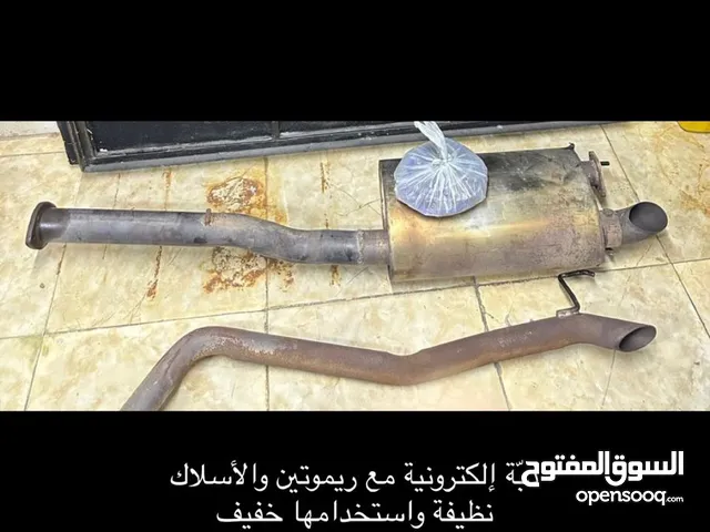دبّة إلكترونية مع ريموتين والأسلاك
