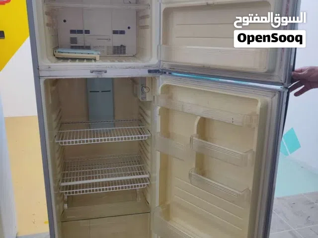 ثلاجة نوع شارب ، الفريز يصقع ومن تحت ضغيف