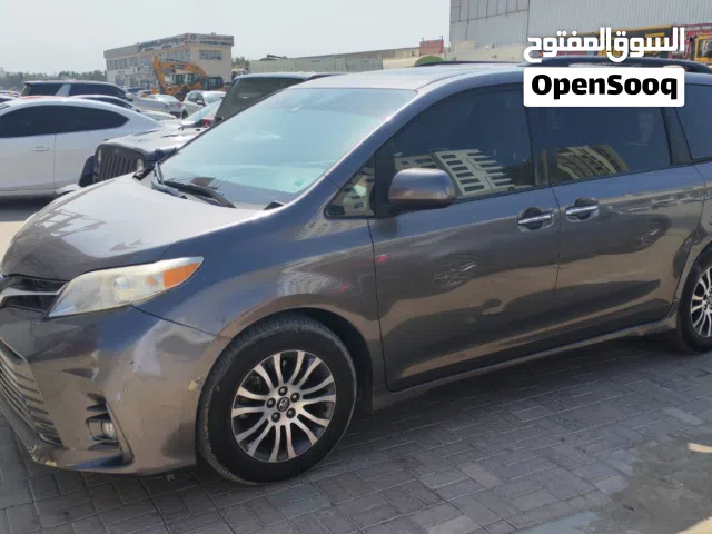 Used Toyota Sienna in Muscat