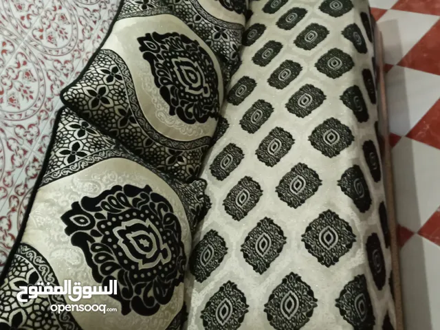 2 فوتويات ( واحد كبير و الآخر أصغر منو بشوي ) 2 سدادر (واحد كبير و الآخر آصغر منو بشوي)