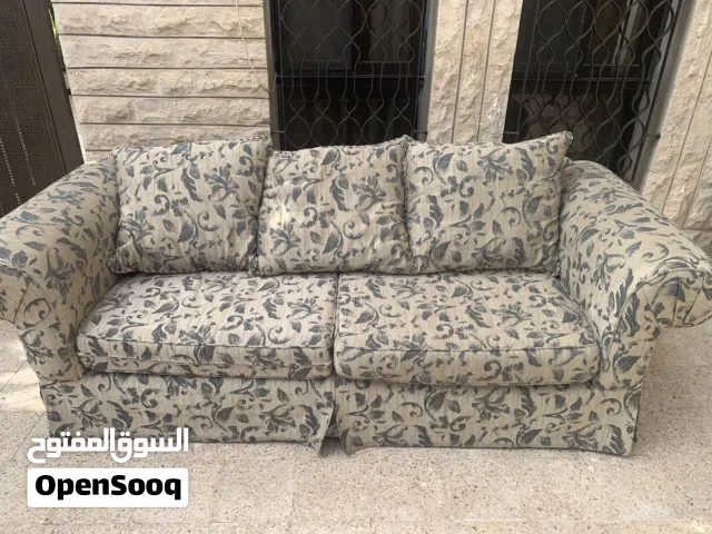 طقم كنب مكون من اثنتين ثلاثيات واثنتين مفرد