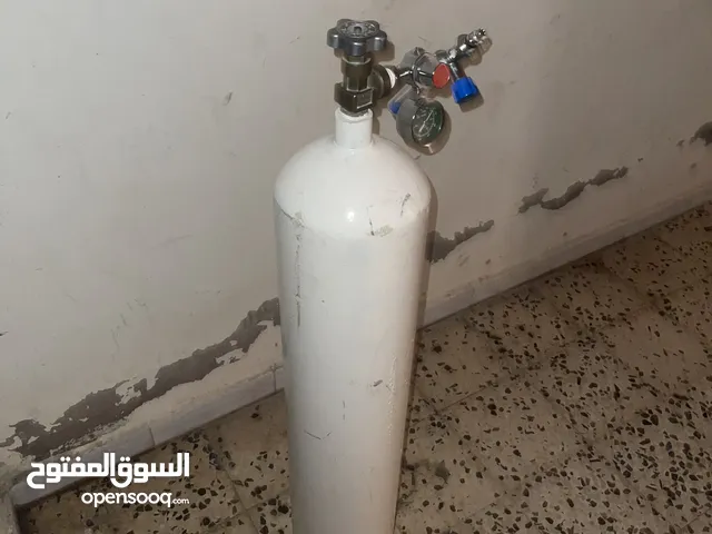 انبوبة غاز و اكسوجين طولها ميتو وسعرها قابل لنقاش وتعتبر جديده بالراص متاعها
