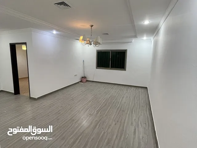 120 m2 3 Bedrooms Apartments for Rent in Hawally Salwa
