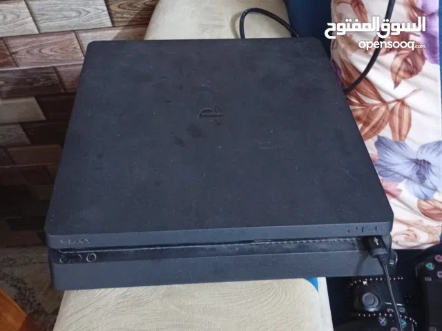 بلي ستيشن 4مستعمل لوك ستيكر ملحقات كامله أقراص 15داخل البلي وياه يوبياس ودركسون كبير عادي