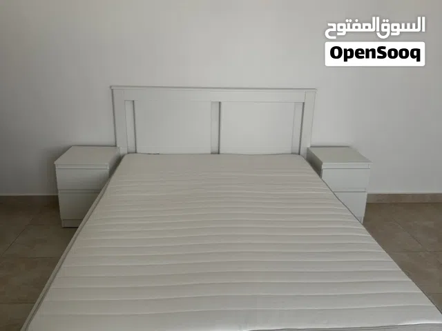 سرير أيكيا مزدوج مقاس 160*200 + دوشق + طاولات جانبية