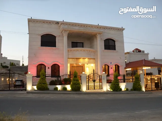 فيلا للبيع بناء خاص ومميز جدا لقطة