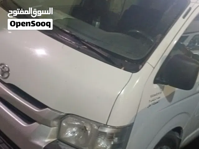 2014 تويوتا هايس Standard