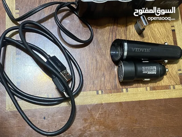 شواحن سيارة عدد 2 أصليات وموزع شاحن اصلن وصلة ايفون اصليه