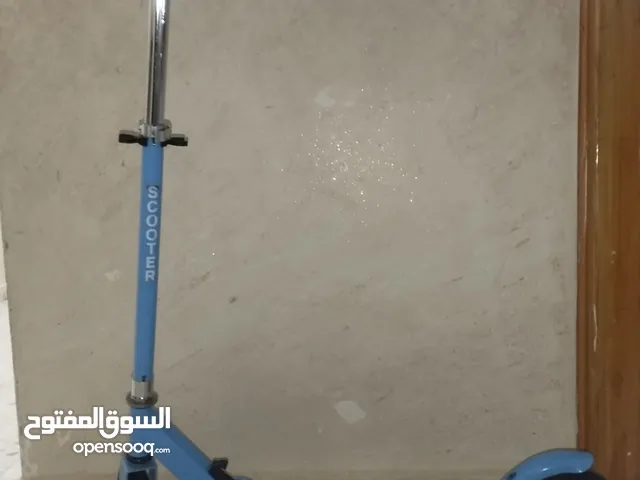سكوتر عادي بحالة جيدة جداً وبدون عيوب بسعر 80 شيكل فقط