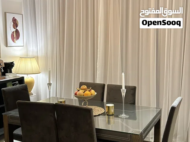 كنب و طاولة طعام