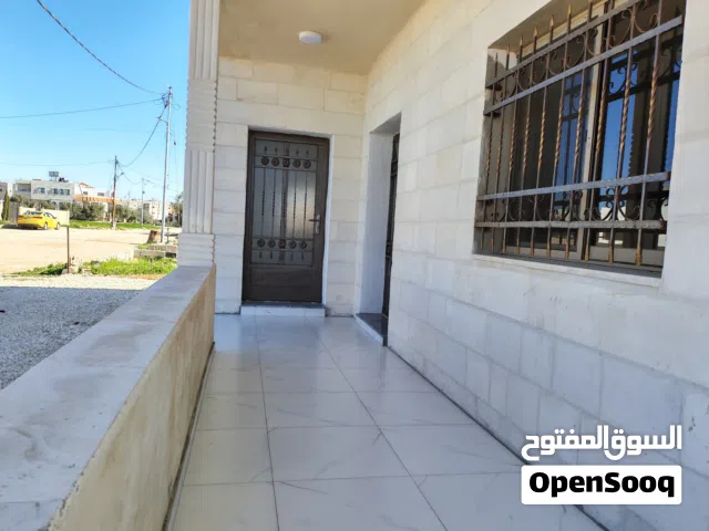 150 m2 4 Bedrooms Townhouse for Sale in Madaba Madaba Center