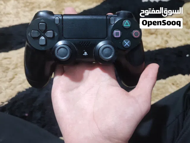 يدة بلايستيشن فور الأصلية مافيها اي شيء وشغاله مية المية