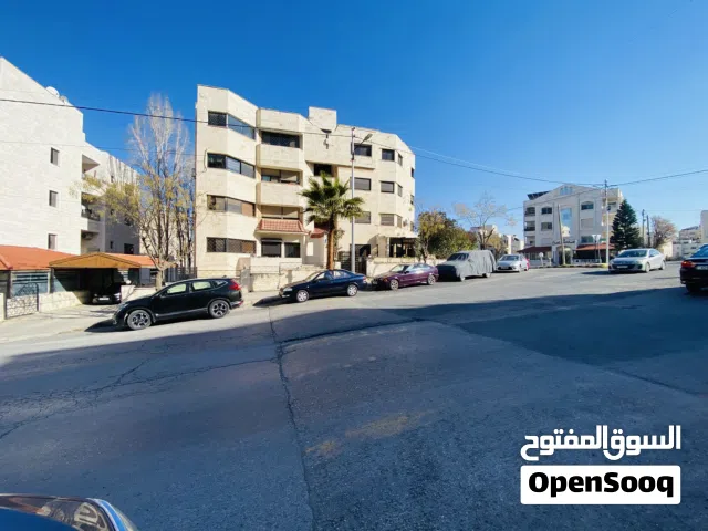المشاهدة مجانية: شقة بالرابية طابق ثالث 181 م2 فارغة 3 غرف نوم (1) ماستر 3 حمامات إطلالة مميزة.