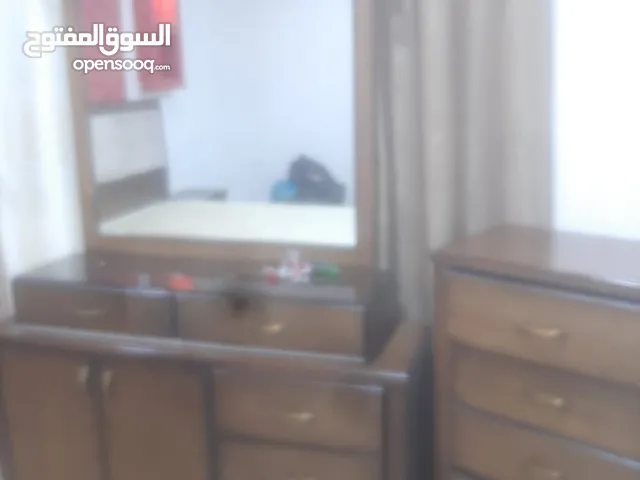 غرفة نوم شبه جديدة