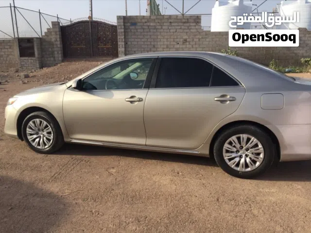2014 تويوتا كامري LE