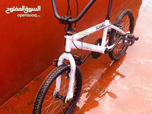 دراجة هوائية من نوع bmx مازالة في حالة جيدة