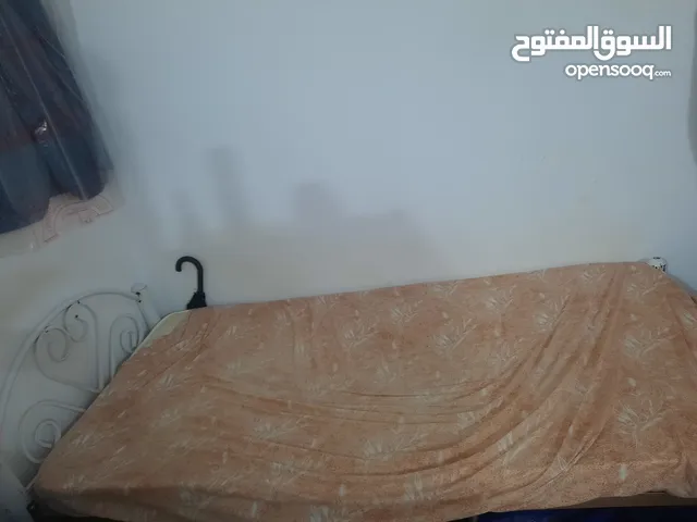 دولاب وسرير ومرتبه للبيع