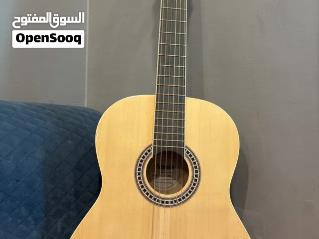 جيتار ونسا كلاسيك مستعمل بحاله جيده كامل الاوتار مع شنطه