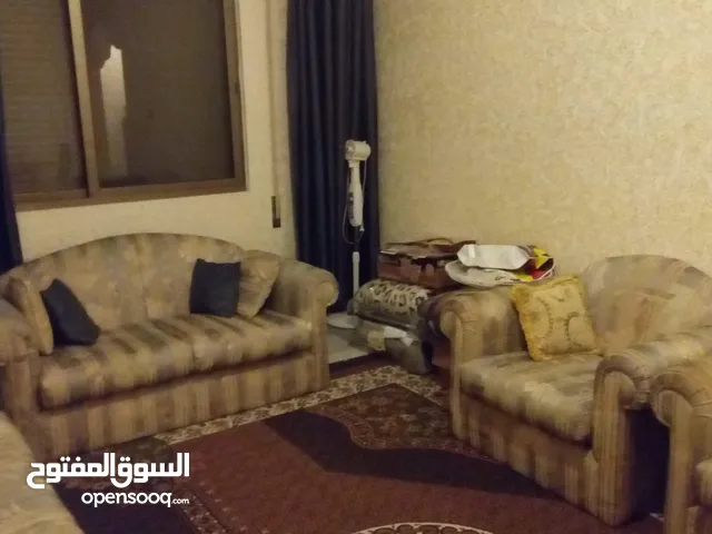 طقم كنب بحالة جيدة جدا للبيع بسعر تشجيعي