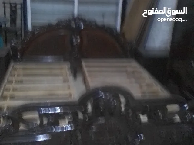 غرفة نوم مع تخت لاتية بلوط زان مع كوميدانات بدون تواليت للبيع