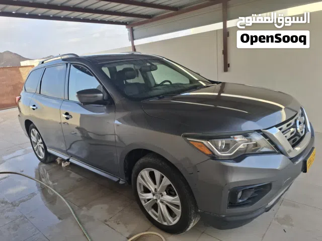 Used Nissan Pathfinder in Al Dakhiliya