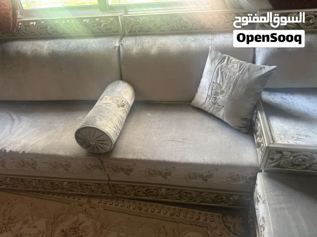 طقم كورنر  خليجي من الخليج مزخرف و مرتب و واسع بوسع ل 10 أشخاص