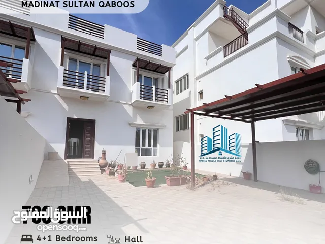 300m2 4 Bedrooms Villa for Rent in Muscat Madinat As Sultan Qaboos