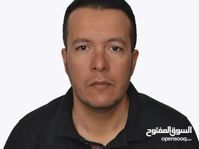 عزيز حسني