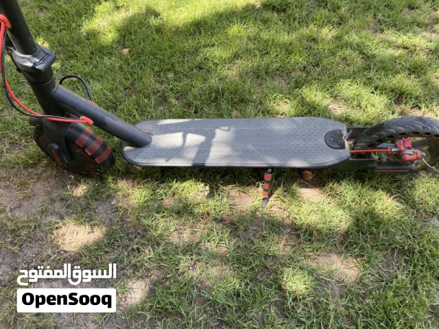 سكوتر كهربائي يبي بطارية قعد نظيف وشحنه موجود