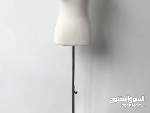 مناكين عرض ملابس وفساتين – 4 حبات بحالة ممتازة