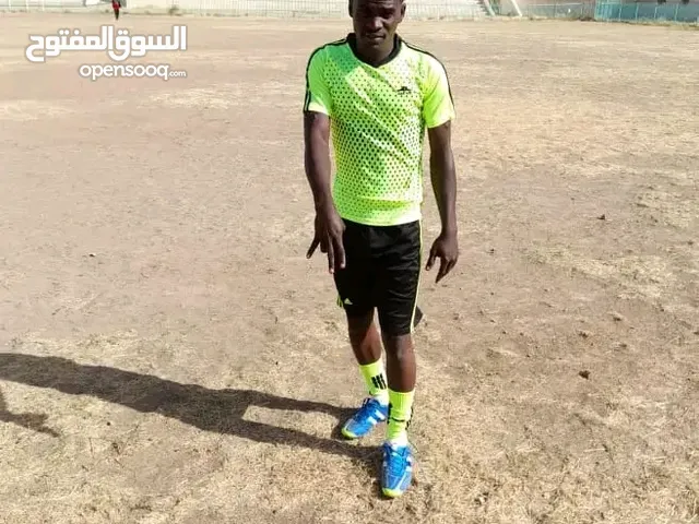 اكرم محمد لاعب كرة قدم مقيم في ليبيا ابحث عن نادي في المناطق الغربيه