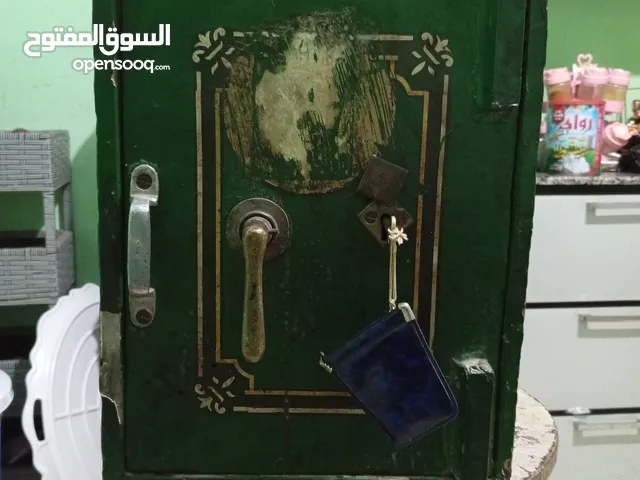 خزنة فولاز ثقيل طراز قديم انتيكة