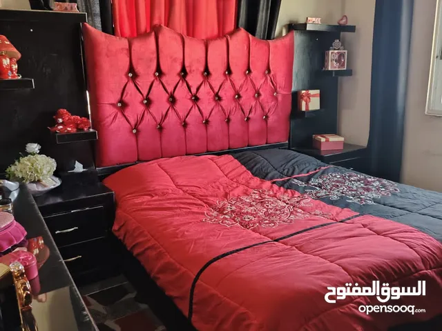غرفة نوم بحالة جيدة جدا