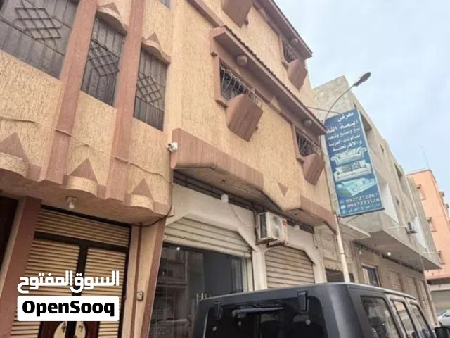 مبناء ساكني وتجاري في الرويسات