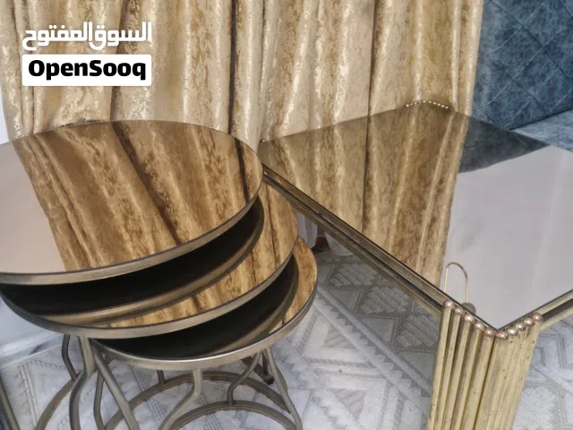 طاولات للبيع.  4قطع