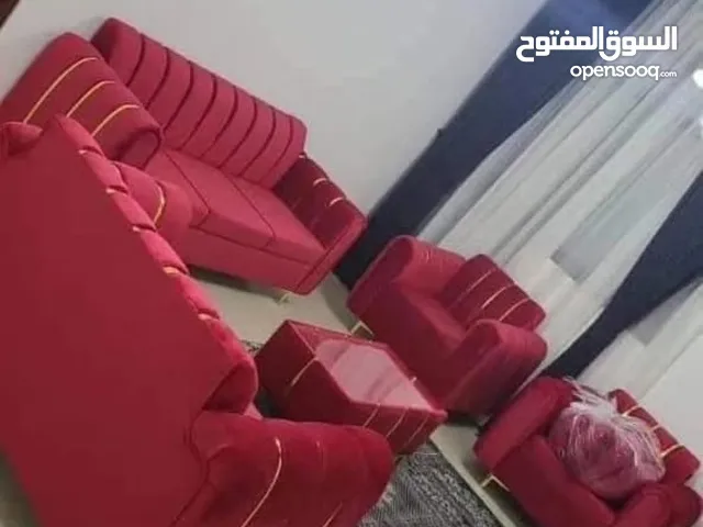 أريكة جديدة تمامًا Sofa