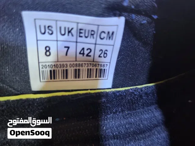 حذاء قياس 42