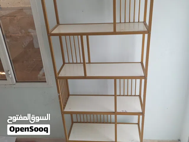 رف للكتب في حاله جيده جدا