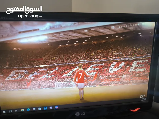 شاشتين lg للبيع بسعر مناسب جدا مع كامل وصلاتهم و شغالات ميه بالميه lg 19en33 monitor with all cables