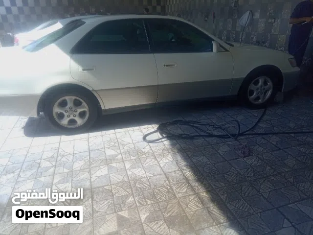 لكزس اي اس نظيف