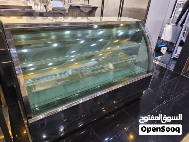 ثلاجة عرض كيك وفواكه