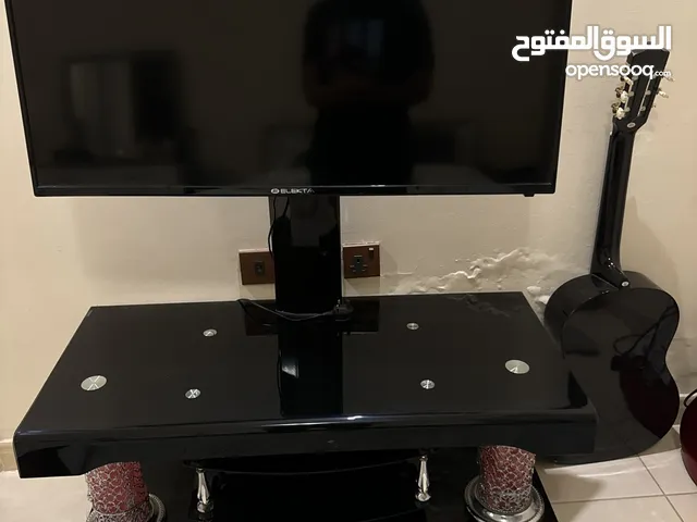 Tv with a shalve