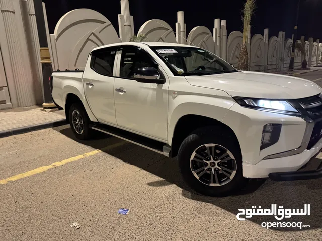 بيك اب ميتسيوبوشي L200 موديل 2022 ديزل كفالة عامة استخدام شخصي