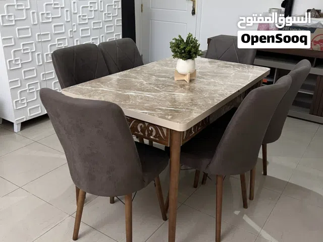 Dining table with 6 chairs / extendable table